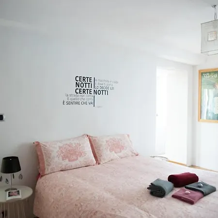 Il Nido Tra I Libri * Turin